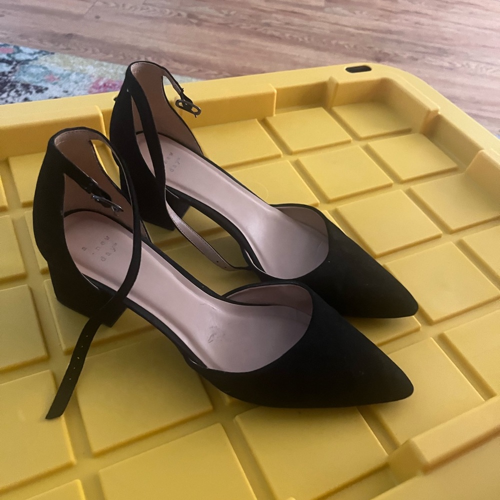 NEW DAY HEELS SZ 10